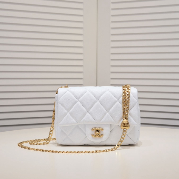 シャネルバッグ正面デザイン